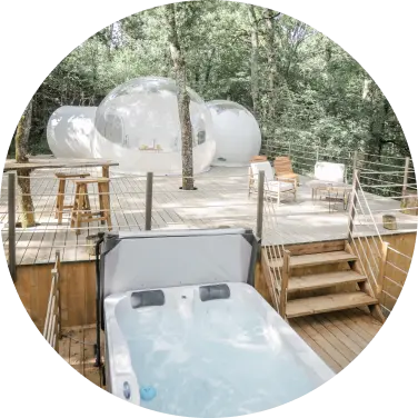 Séjour en bulle avec vue sur la nature et jacuzzi privatif à Saint-Émilion